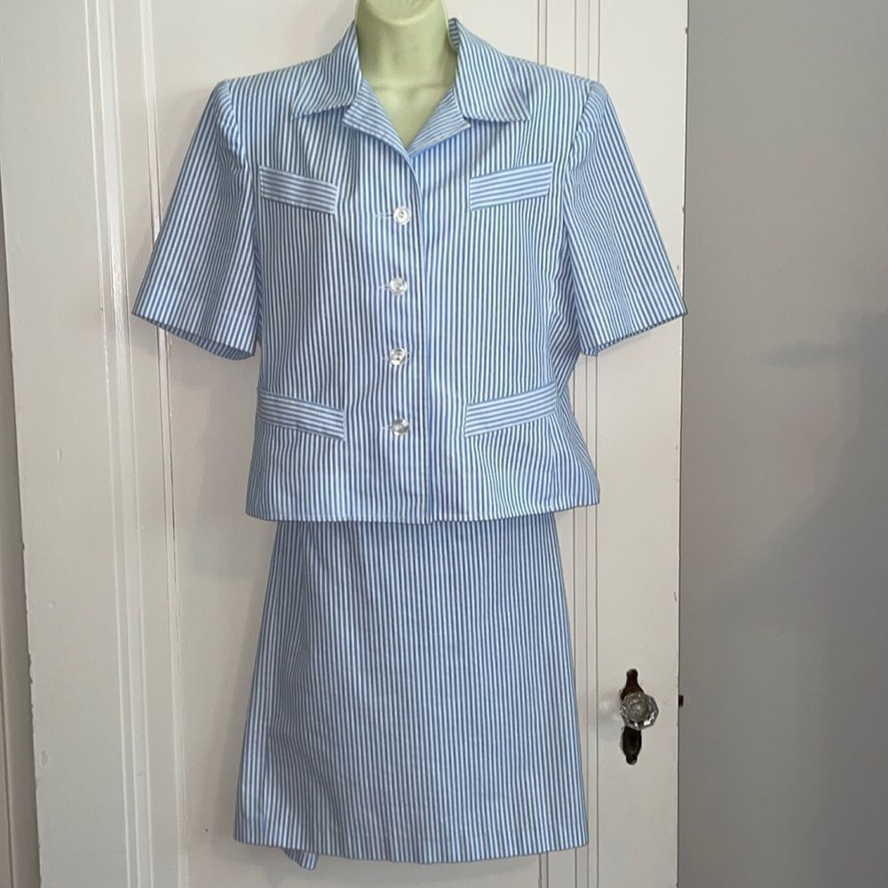 Vtg 80s Henri Lee Petites blue & white striped‎ seersucker short sleeve suit